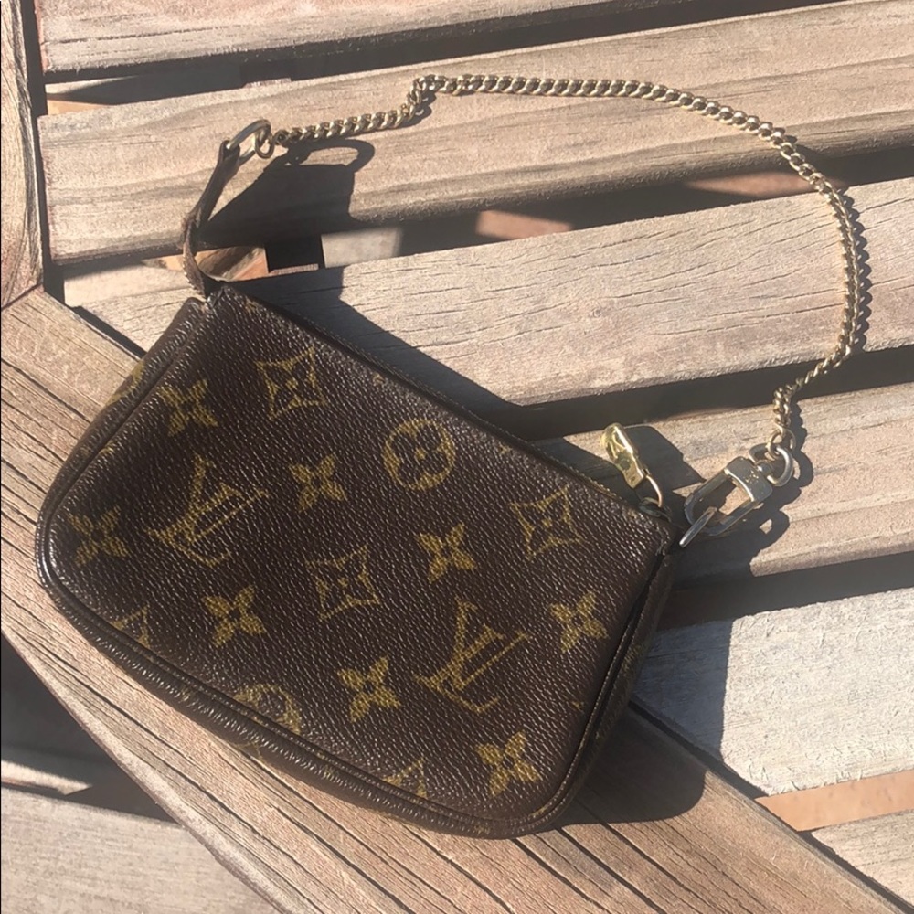 🎊Host Pick🎊Louis Vuitton Mini Pochette